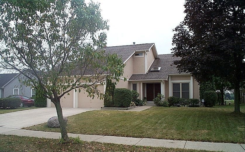 Soft comtemporary two story home in Shadow Wood Farm subdivision