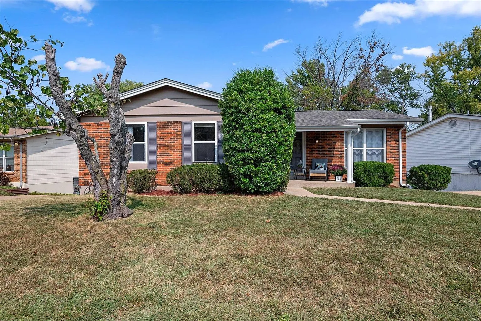 837 Forest Village Dr photo 1