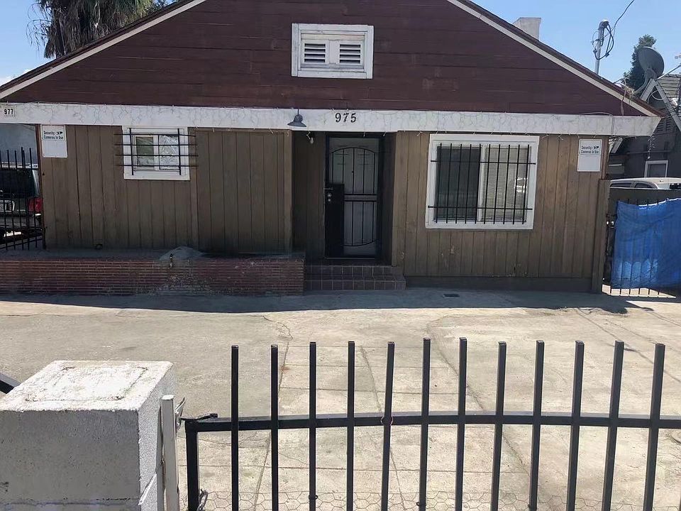 1st image of 975 N Arrowhead Ave
