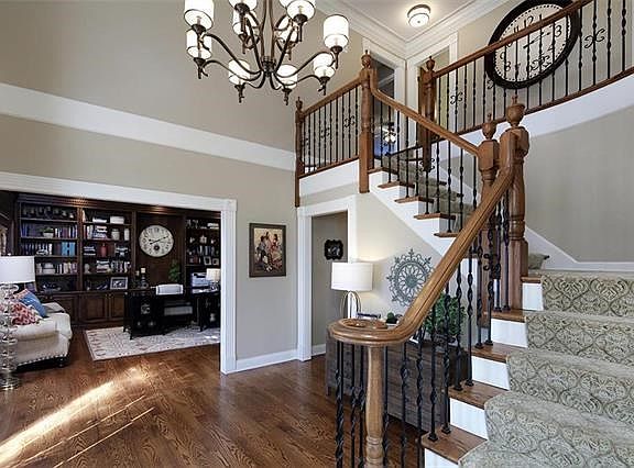 2 story grand entry foyer.