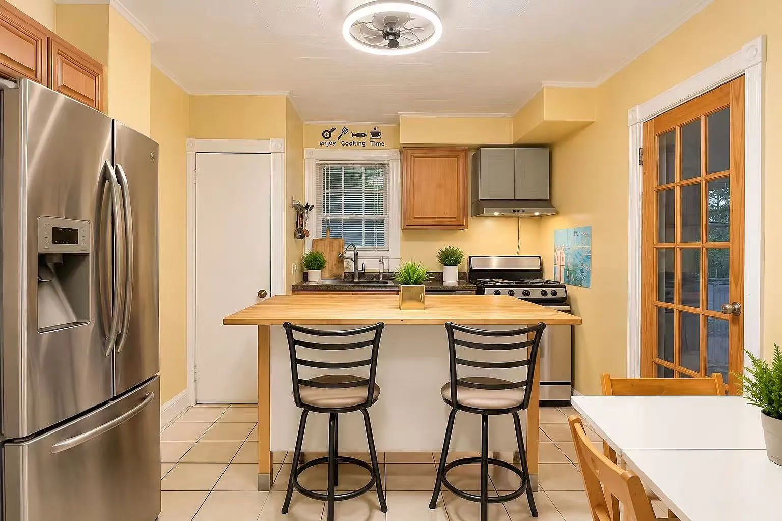 3 bed, 1300 sqft, $3,400 — Photo 3