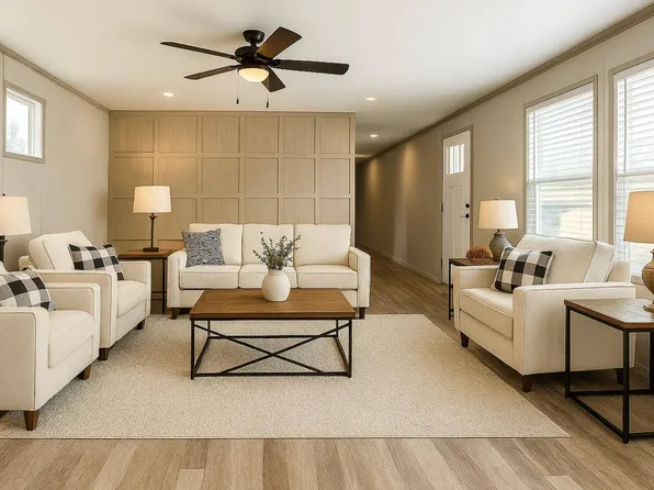 679 Reindeer Cir #192, Midway Park, NC 28544