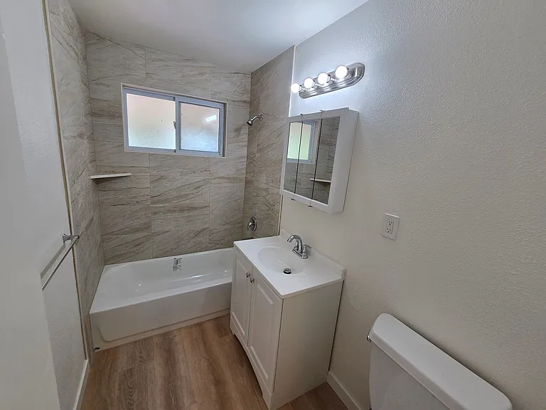 Coconino Ct. 3716-18 — Photo 12