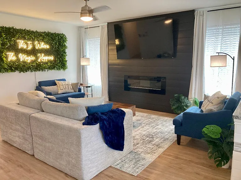 306 Mahogany Ln — Photo 2