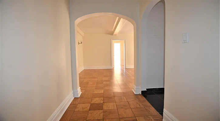 Rented by Manhattan Realty Group | media 10