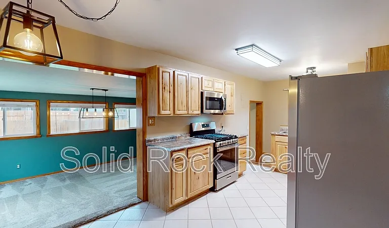 2527 Mount Vernon St — Photo 3