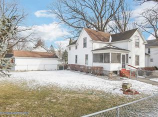 604 S 2nd St, Watseka, IL 60970