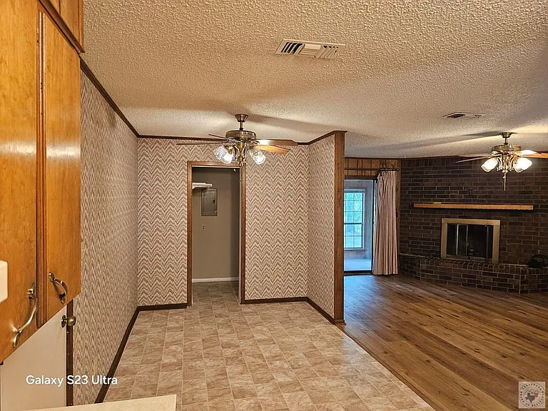 4008 Spring Lake Park Rd — Photo 2