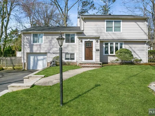 42 Willis Ave, Cresskill, NJ 07626
