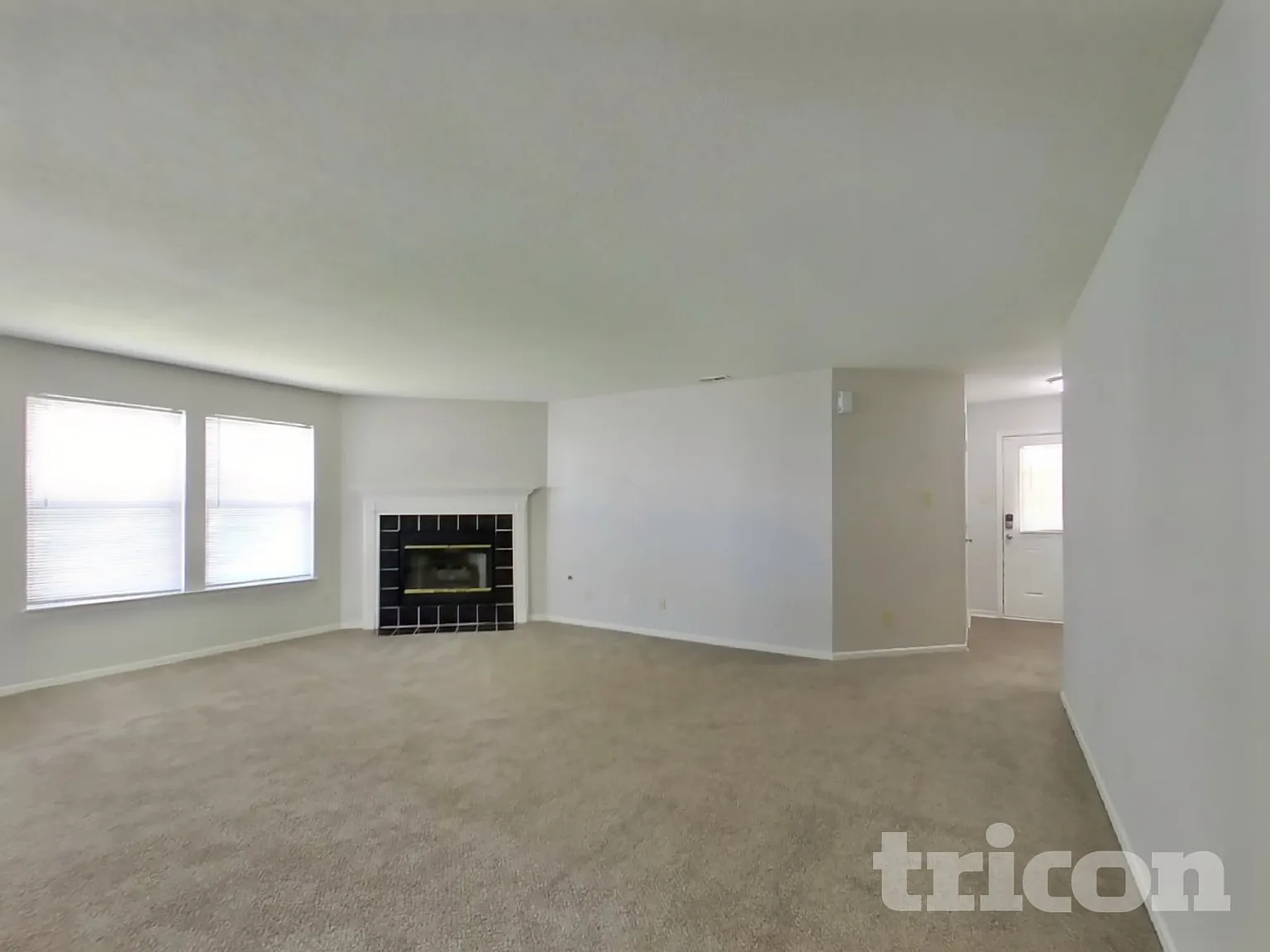 5753 N Jamestown Drive McCordsville IN — Photo 4