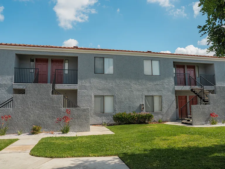 Citrus Court Apartments — Photo 9