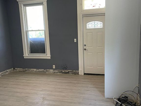 5th image of 1757 Esmonde St #1