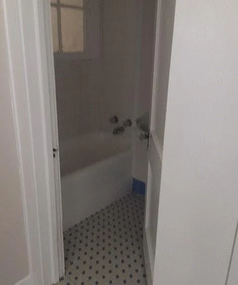 Bath tub