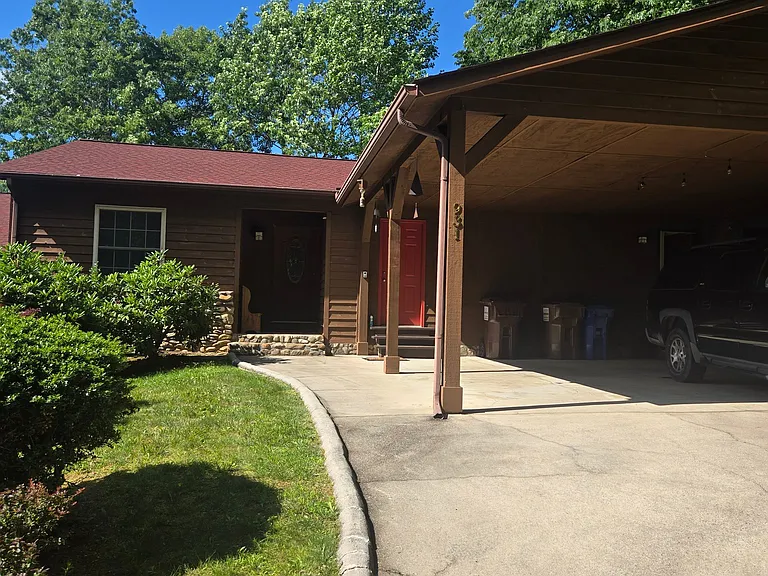 933 Henry Dingus Way — Photo 3
