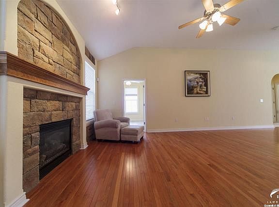 229 Eisenhower Dr Lawrence, KS listing photo #5