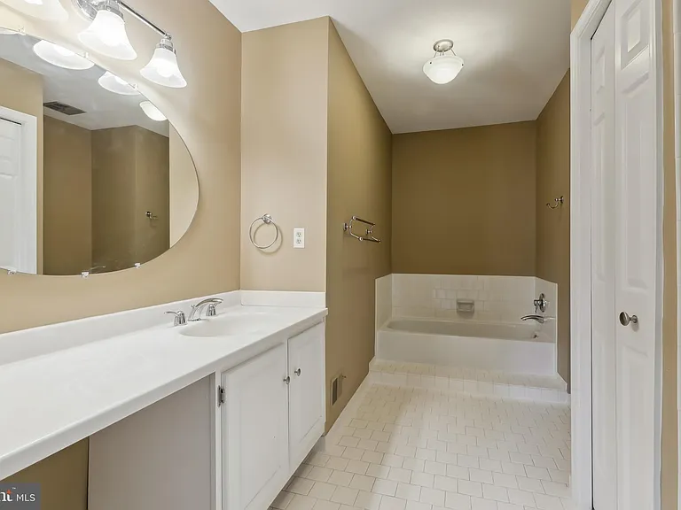 7230 Taveshire Way — Photo 13