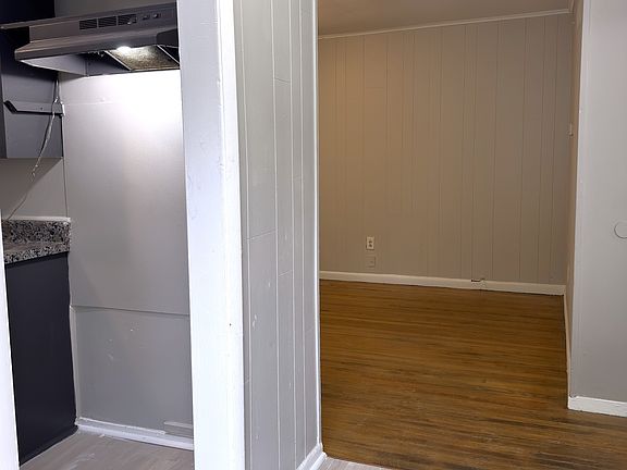 3rd image of 1106 Stratford Rd