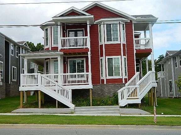 3rd image of 1065 N Leverett Ave