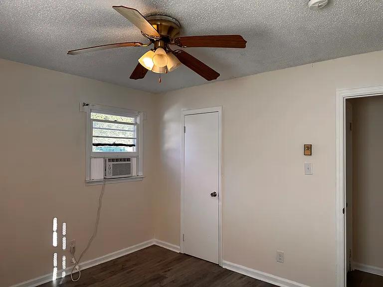 5460 Bertie Ave #D — Photo 6