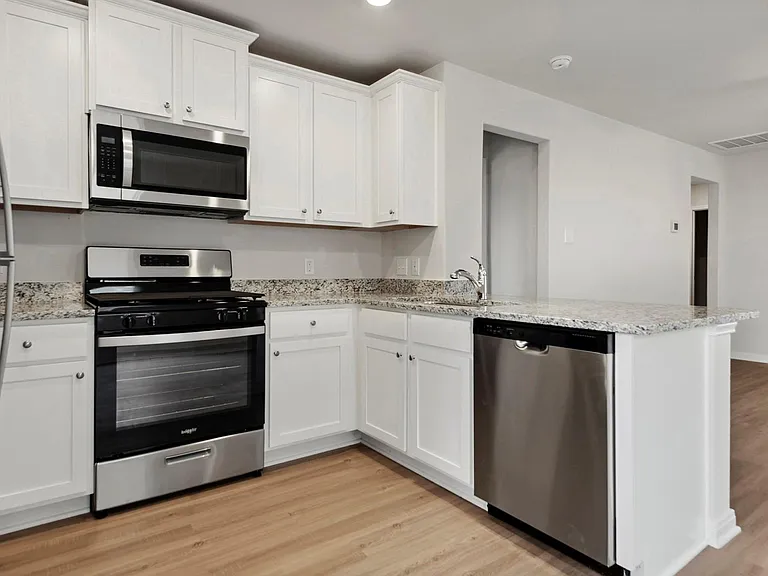 15830 Berry Hill Dr — Photo 8