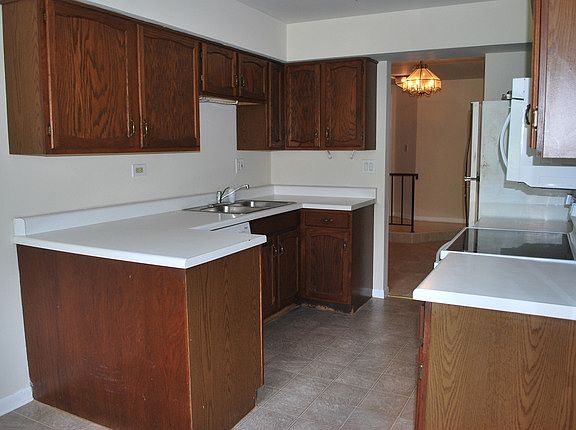 4th image of 181 Grove Ave Unit B