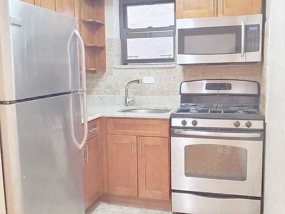2nd image of 25-26 38th St #3R