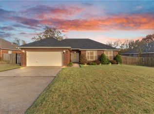 680 Reisling St, Centerton, AR 72719