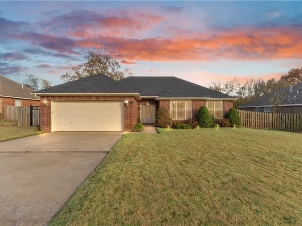 680 Reisling St, Centerton, AR 72719