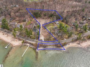 9006 Peninsula Dr, Traverse City, MI 49686