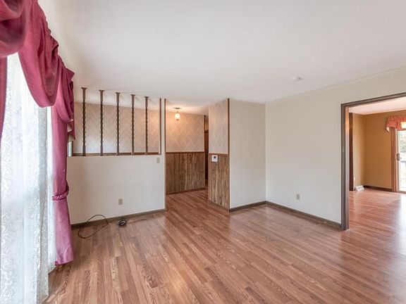 4th image of 1210 Bairvette Ave