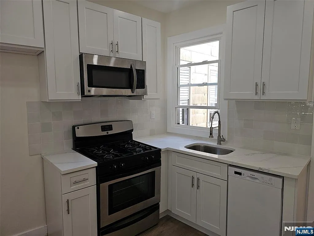 2 bed, 1.5 bath, $2,600 — Photo 3