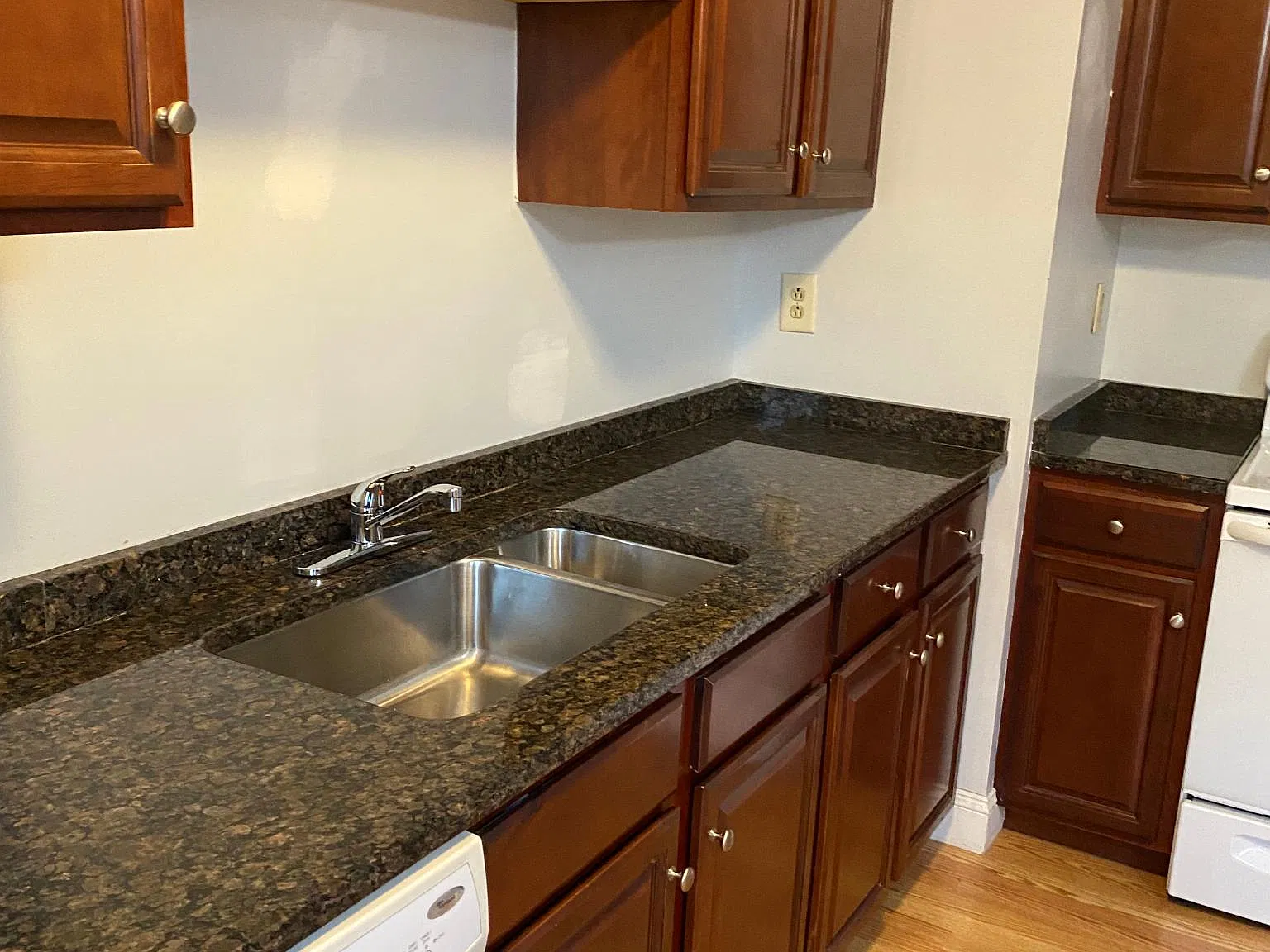3 bed, 1.5 bath, 1000 sqft, $1,700 — Photo 4