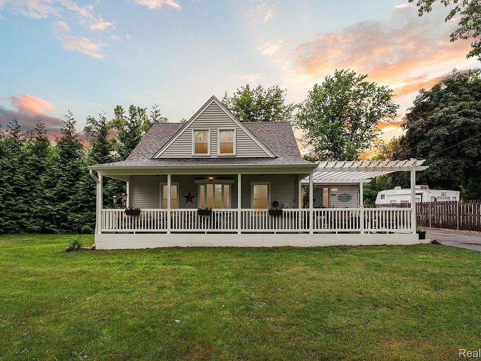 1st image of 9849 Woodland Ct
