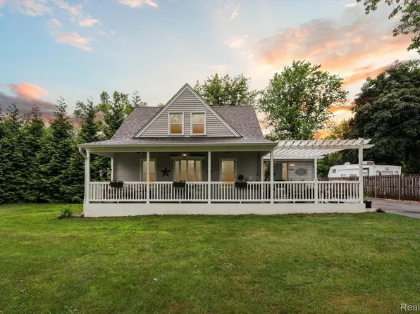 9849 Woodland Ct, Ypsilanti, MI 48197