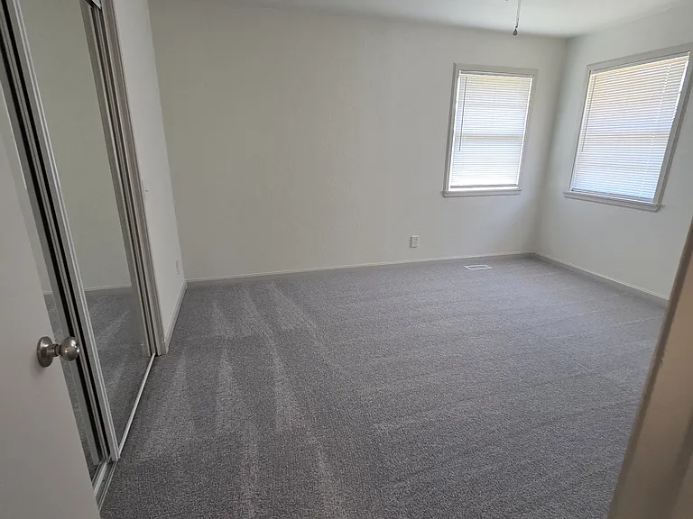 717 E 56th Ave — Photo 17