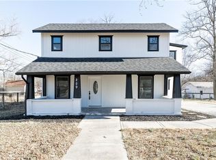 209 2nd St, Gower, MO 64492
