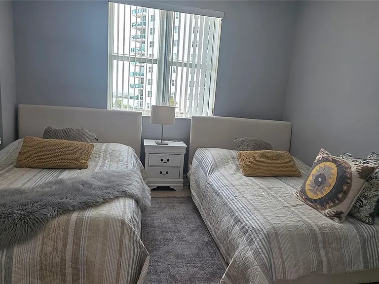 7900 Harbor Island Dr #806 — Photo 6
