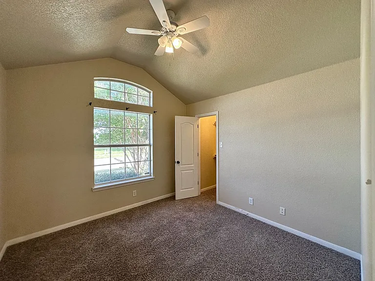 2601 Lavender Ln — Photo 31