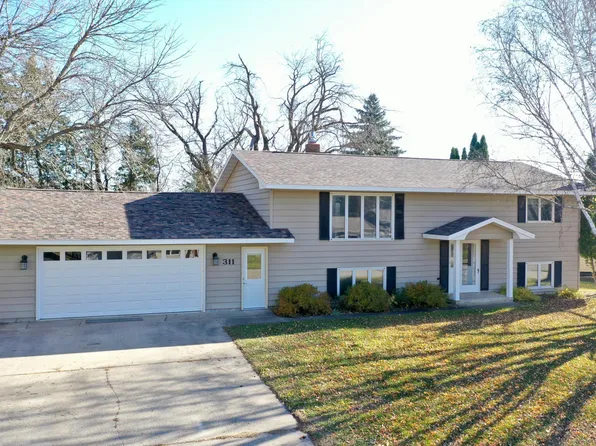 311 Pine St SW, New London, MN 56273