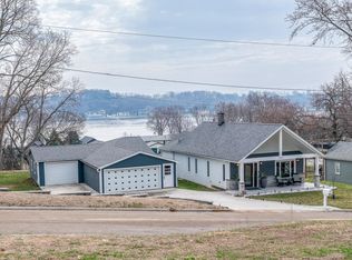 3215 Garfield St, Clinton, IA 52732