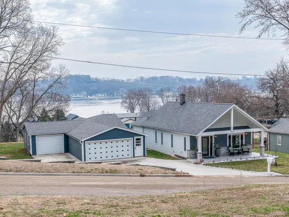 3215 Garfield St, Clinton, IA 52732