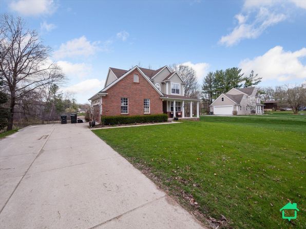 963 Golfview Dr, Lake Orion, MI 48362