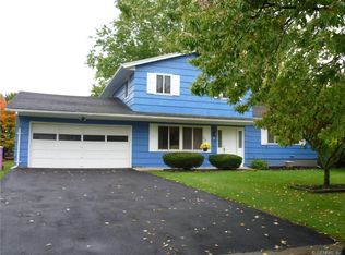 5 Rocklea Dr, Rochester, NY 14624