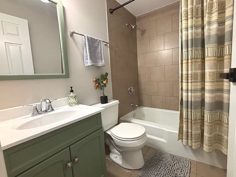 10437 Natoma Ave #4 — Photo 5