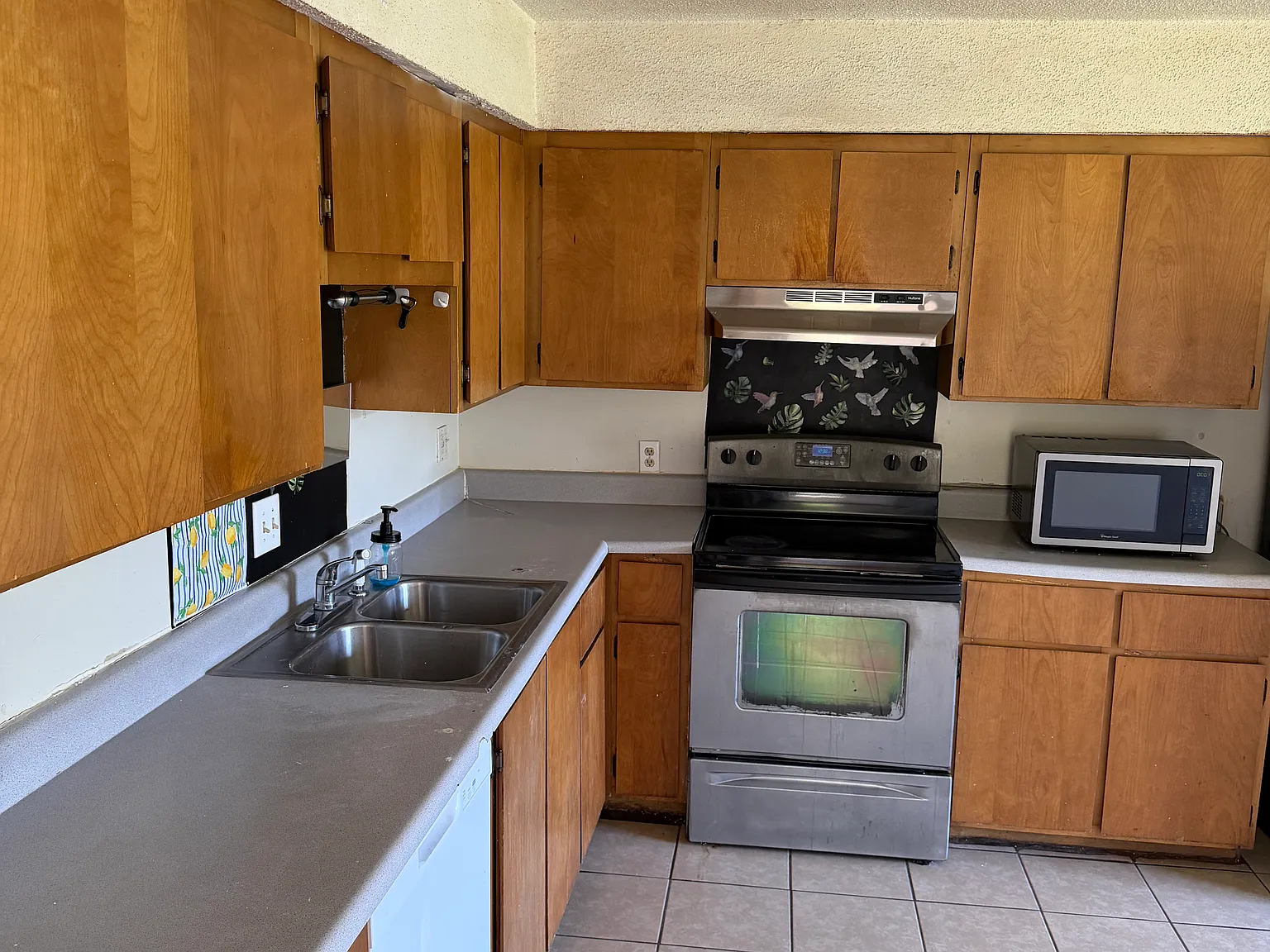 4 bed, 3.0 bath, 2047 sqft, $2,500 — Photo 3