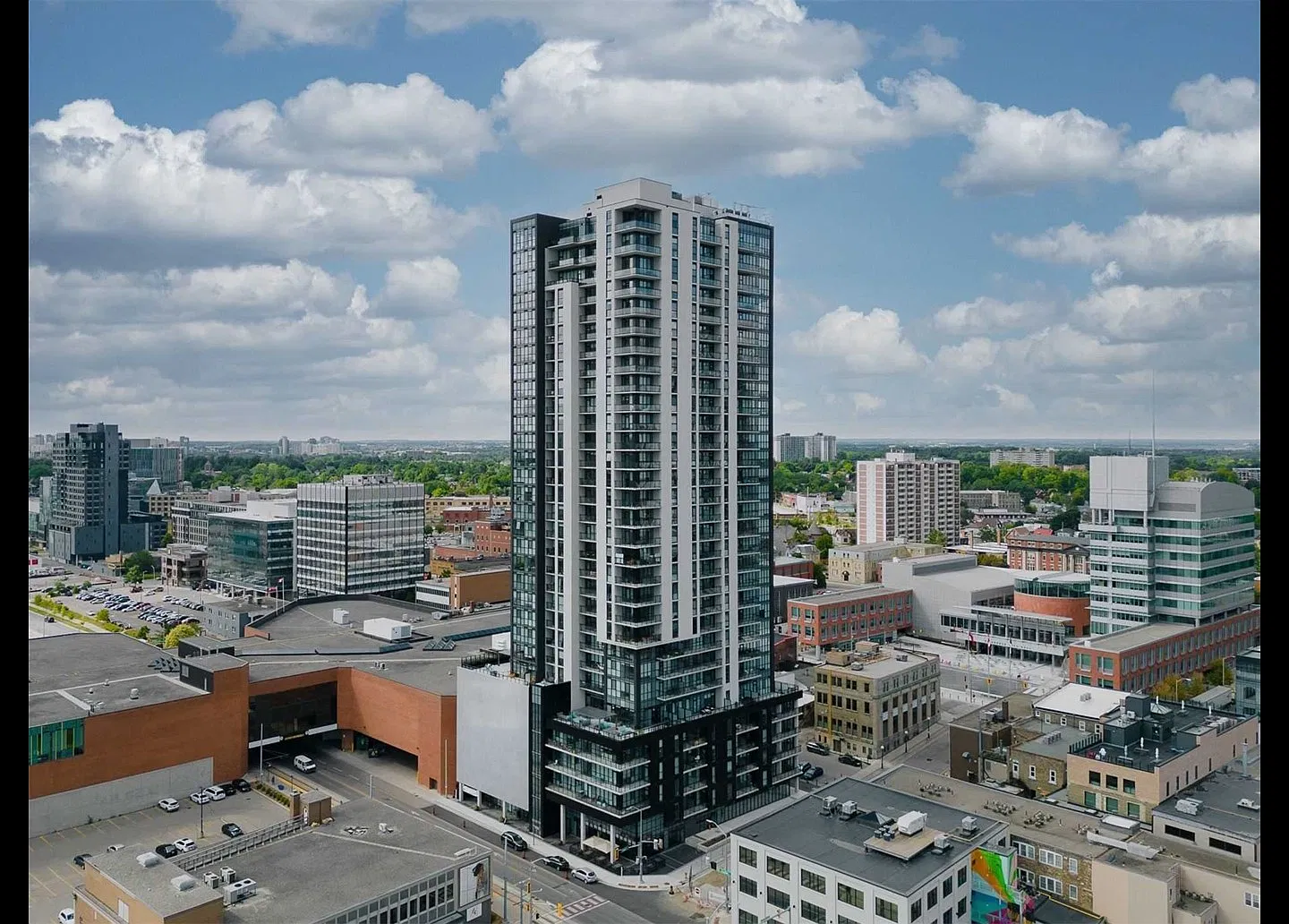 60 Charles Street West Kitchener — Photo 1