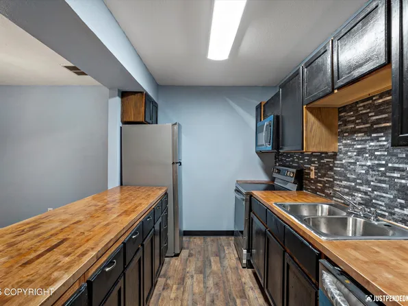 1711 Russian Jack Dr Unit B4, Anchorage, AK 99508