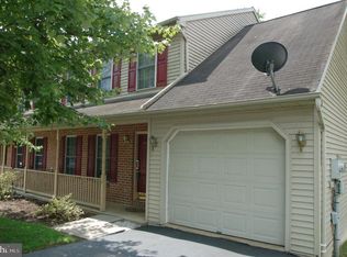 29 Mill Pond Dr, Lancaster, PA 17603