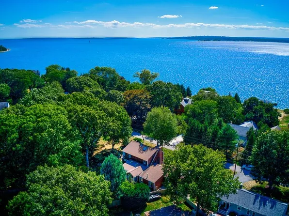 28 Appian Way, Barrington, RI 02806