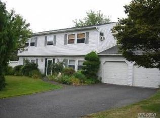 7 1st St, East Patchogue, NY 11772